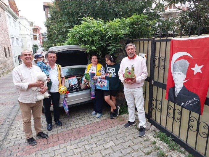 Balat Minik Kalpler Çocuk ve İyilik Aşevine oyuncak ve kitap bağışı