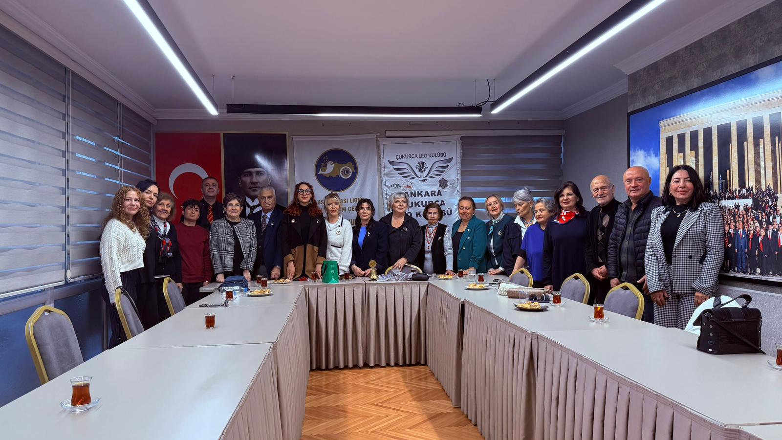 ANKARA LİONS EVİNDEKİ GÖZLÜK KUMBARASINA 20 ADET GÖZLÜK ÇERÇEVESİ BAĞIŞI YAPILDI