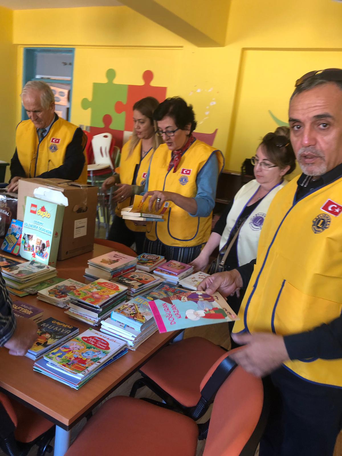 Mersin Homurlu Köyü İlkokulu öğrencilerine ; GİYSİ, KİTAP, OYUNCAK VE GIDA Temini (UNUTULMUŞ ÇOCUKLAR HAYDİ HAYATA, EĞİTİM VE ÇOCUKLAR ÜŞÜMESİN ETKİNLİKLERİ)