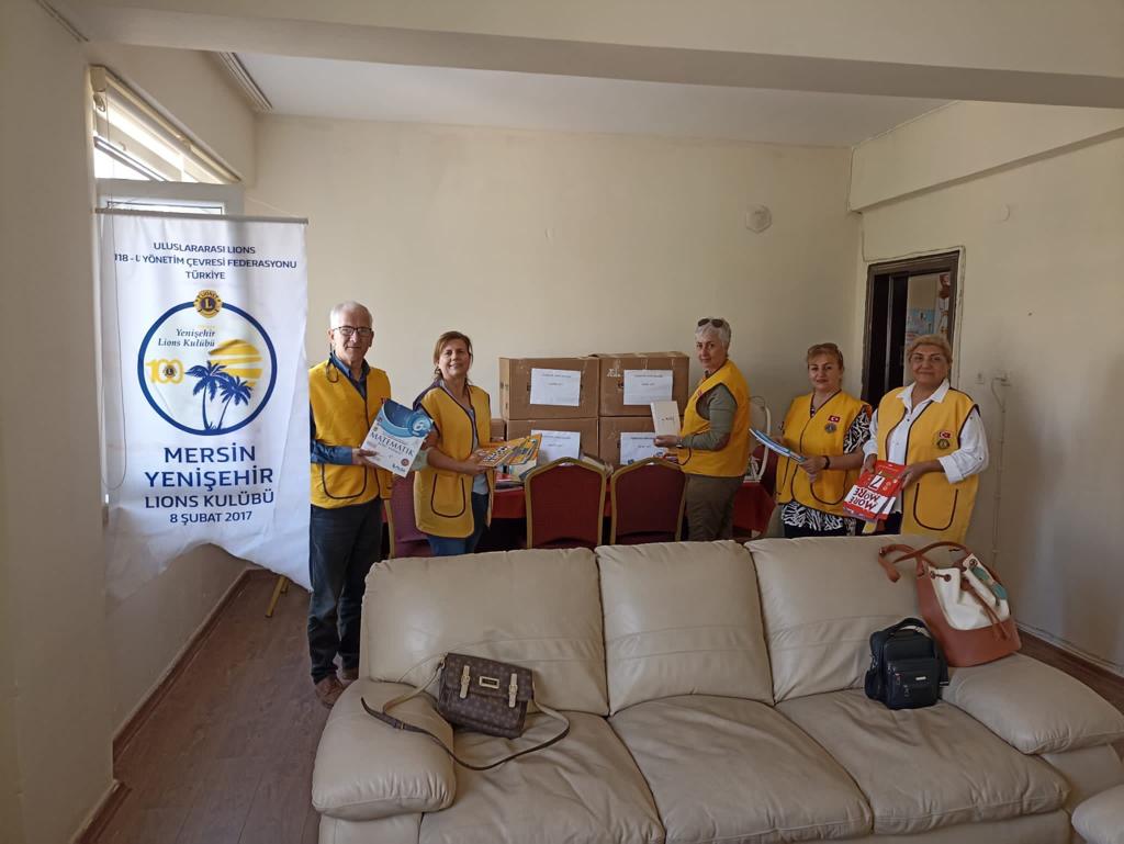 KÖY OKULU KÜTÜPHANESİNE KİTAP VE MALZEME DESTEĞİ