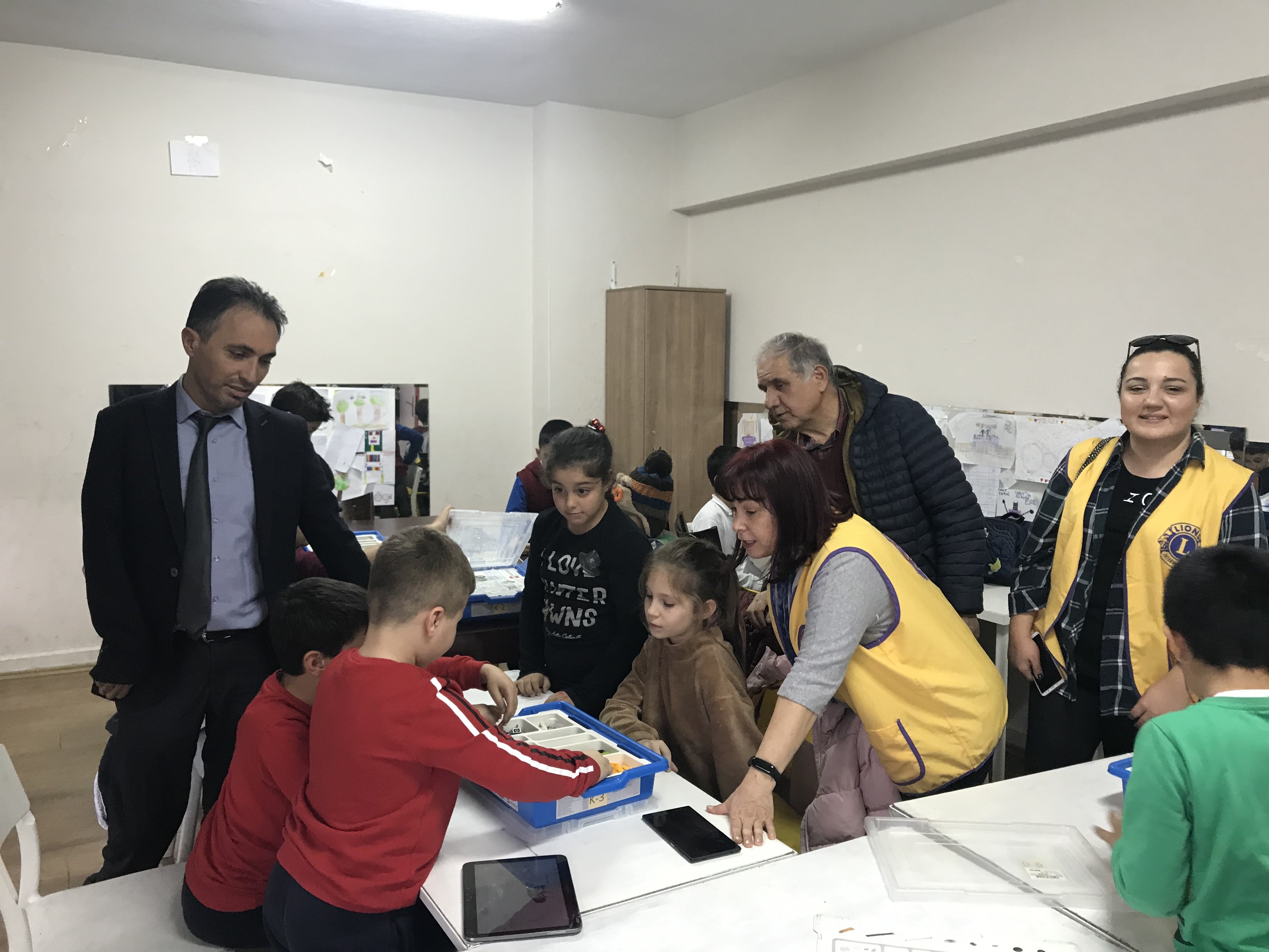 05.02.2020, Çiğli Maltepe İlköğretim Okuluna bugün 2 tane robotik kodlama ünitesi teslim ettik..