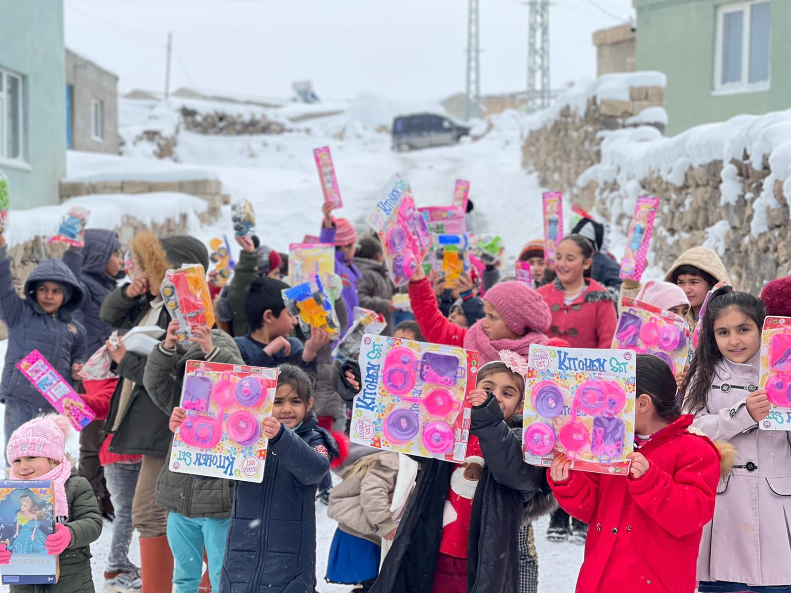 PASTAMIZI ÇOCUKLAR ÜFLESİN
