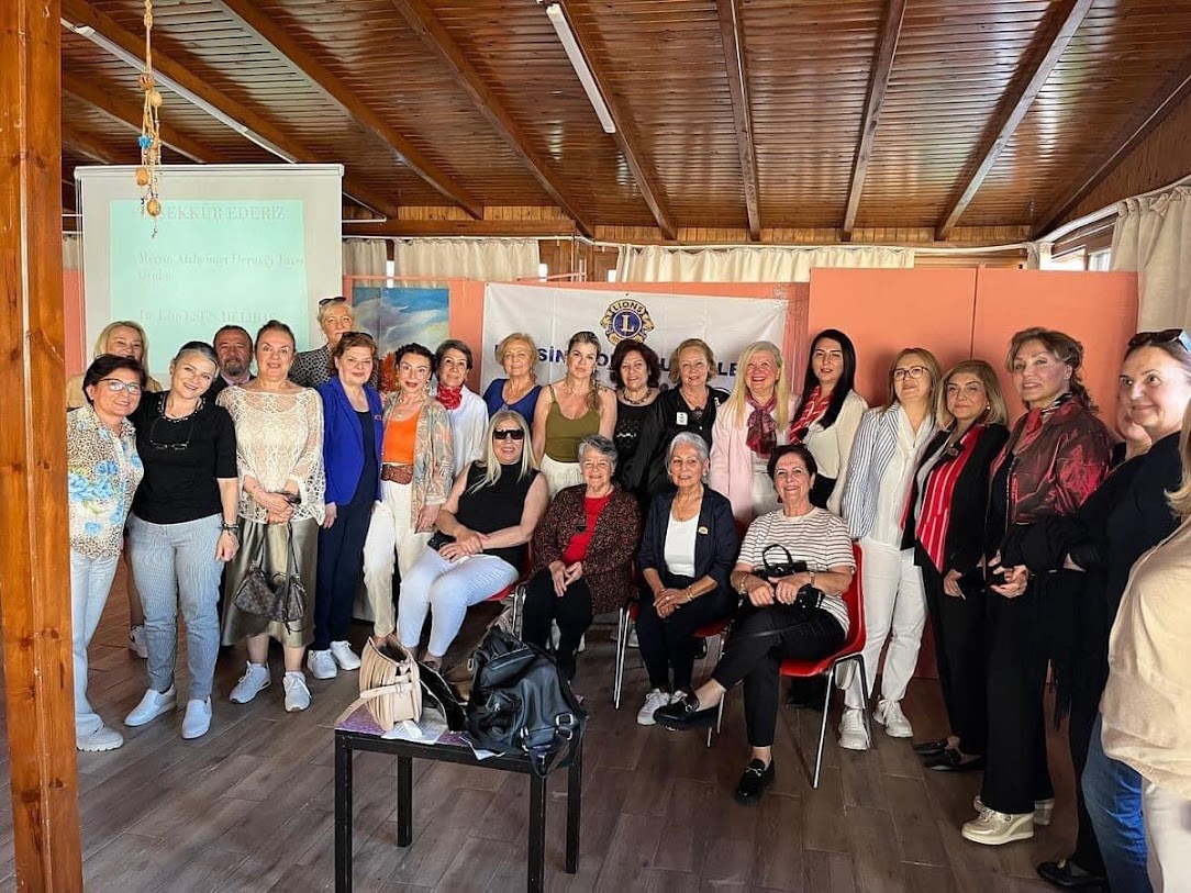 YAŞLI MERKEZİ ZİYARETİ VE  VİTAMİN VE MİNERALLER SUNUMUMUZ(ORTAK AKTİVİTE)