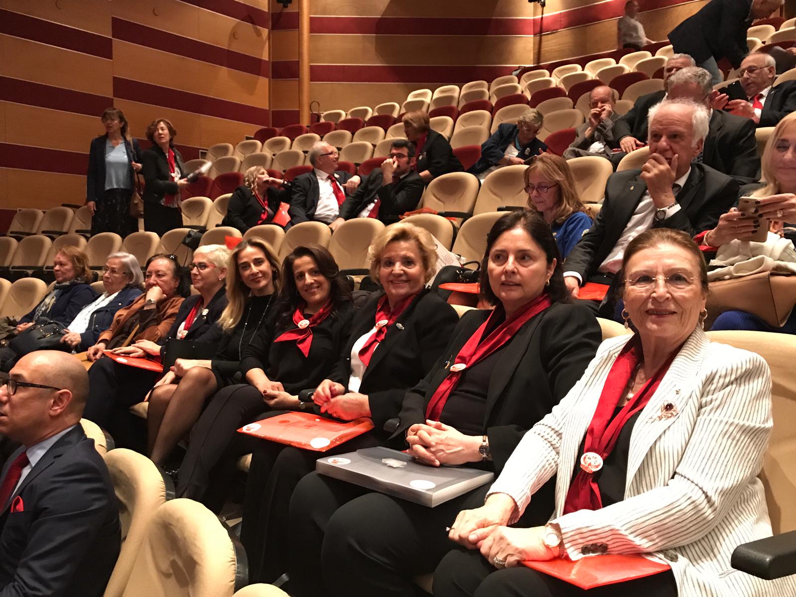 118 E Lions Yönetim Çevresi  2019- 2020  Hizmet Dönemi  Yeni Yöneticiler Eğitim Seminerleri ve Kabine Takdim Töreni