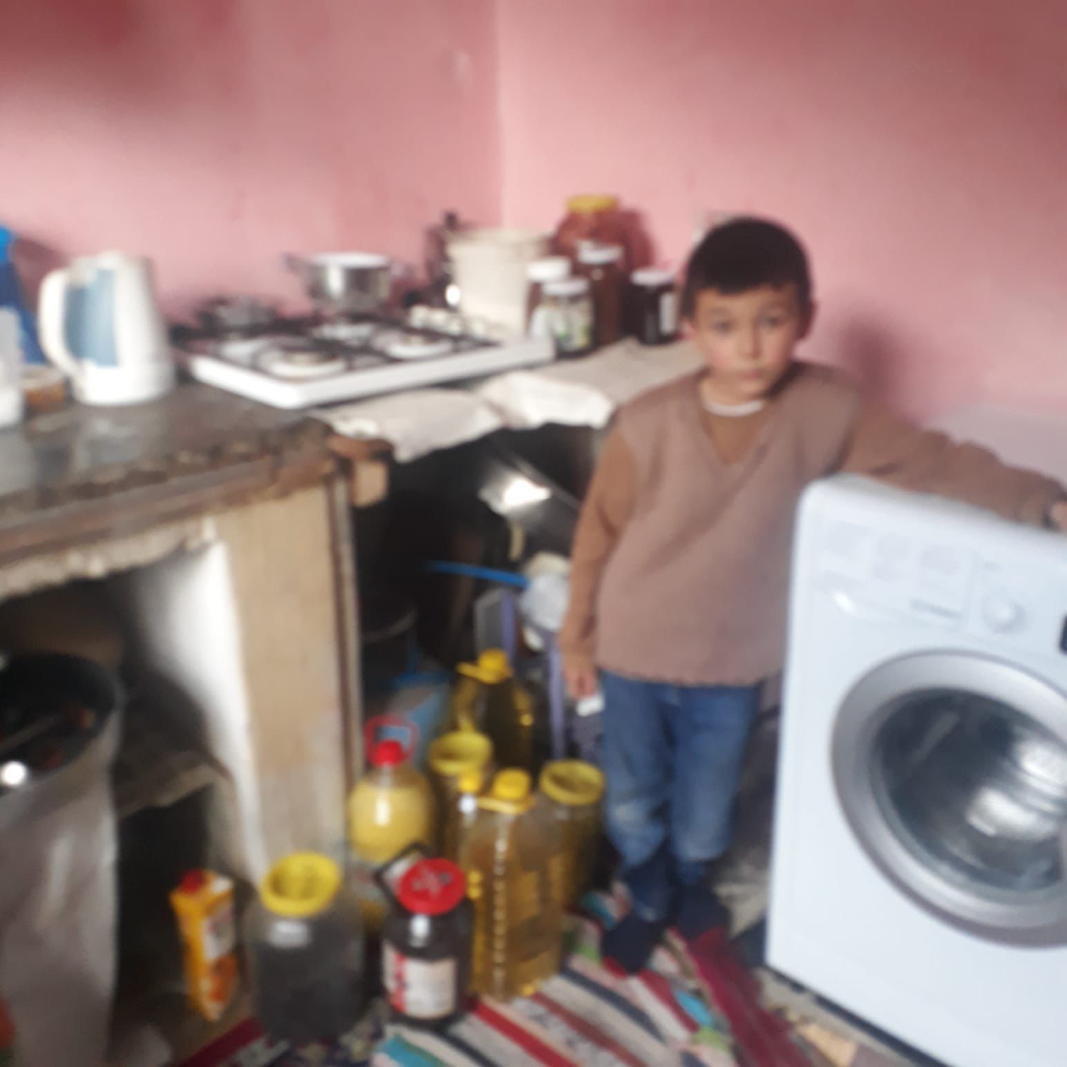 Muhtaç Türkmen aileye Çamaşır Makinesi yardımı yapılacaktır.