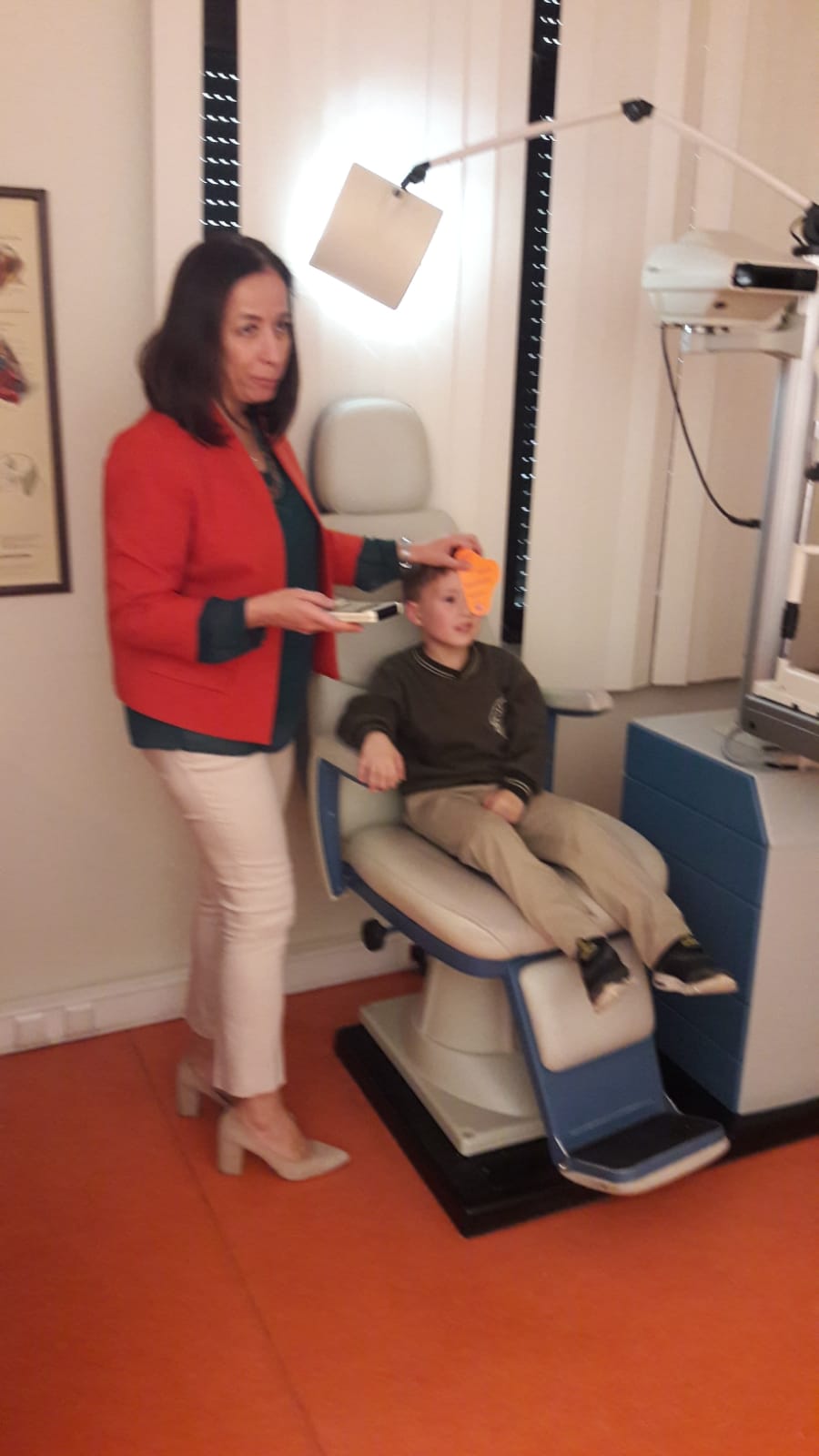 Gözeşeli taramasında kusur tespit edilen çocukların göz muayenesi