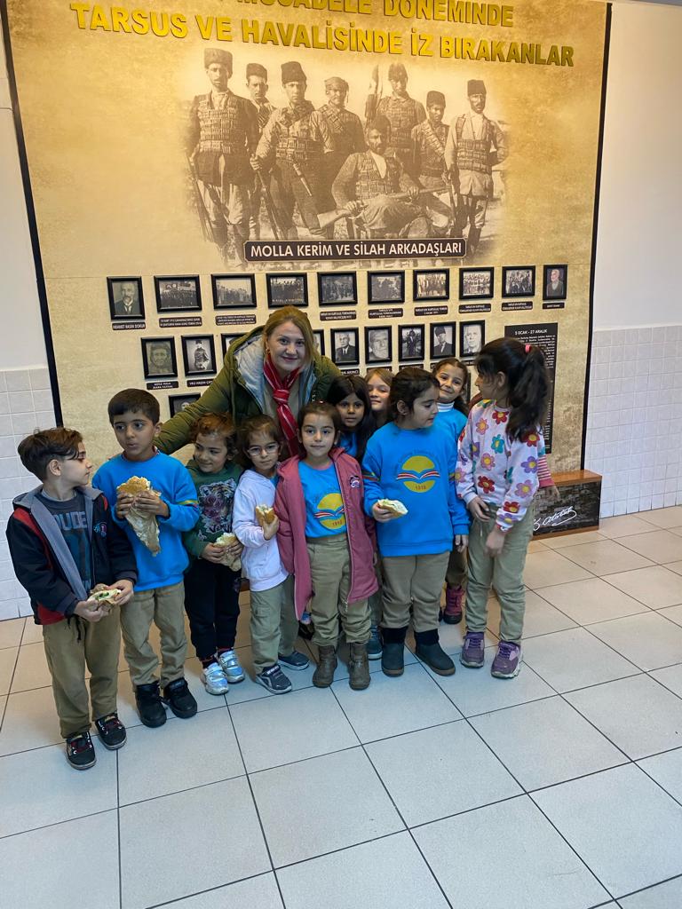 ÖĞRENCİLERE SANDVİÇ-AYRAN DAĞITTIK