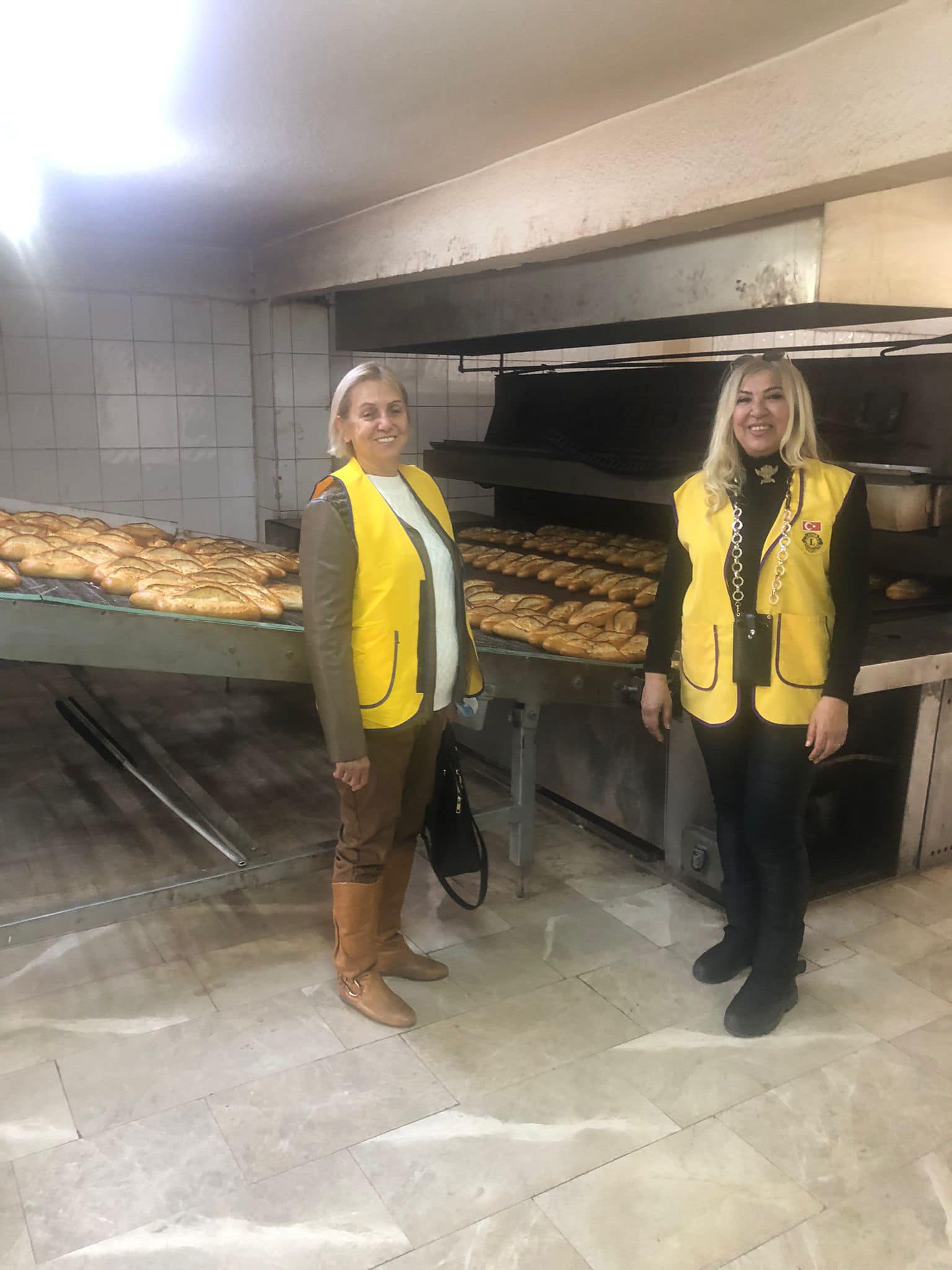 AÇLIK - EKMEK DAGITTIK