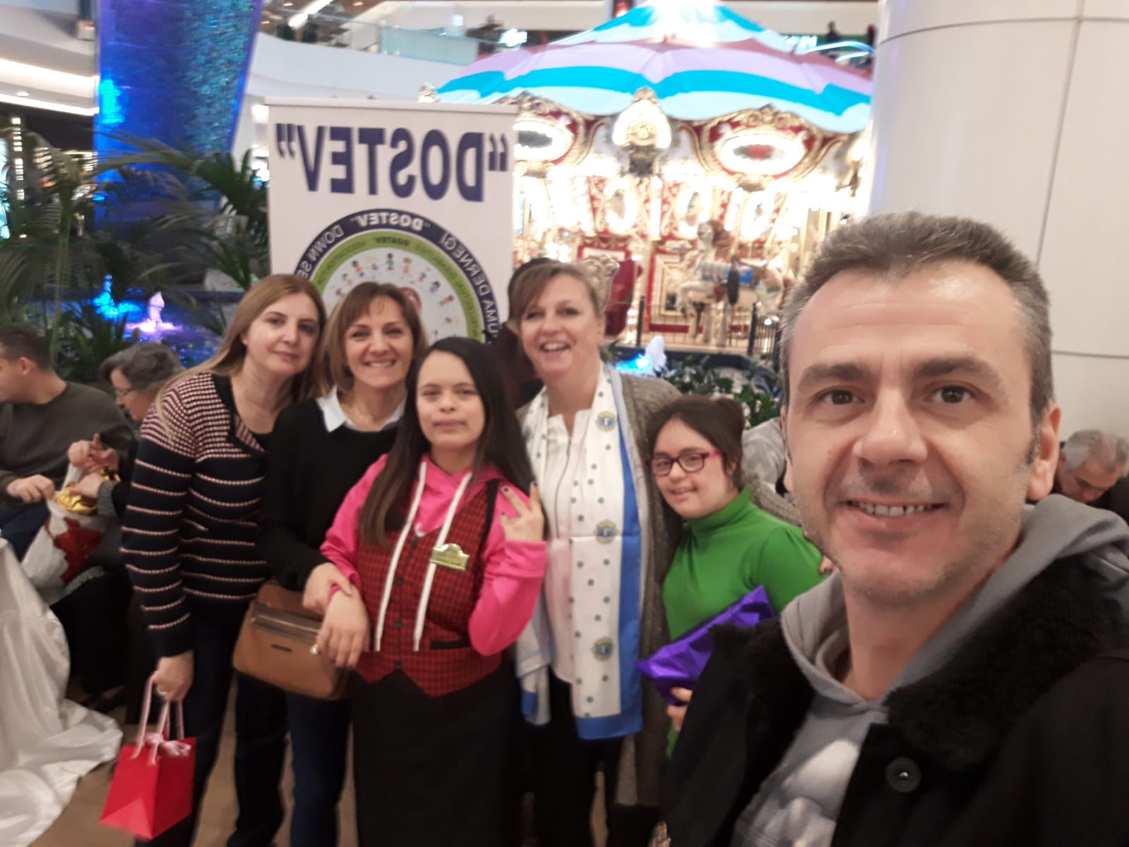 DOSTEV DOWN\'S SENDROMLU DENÇLERE YILBAŞİ SÜRPRIZI  